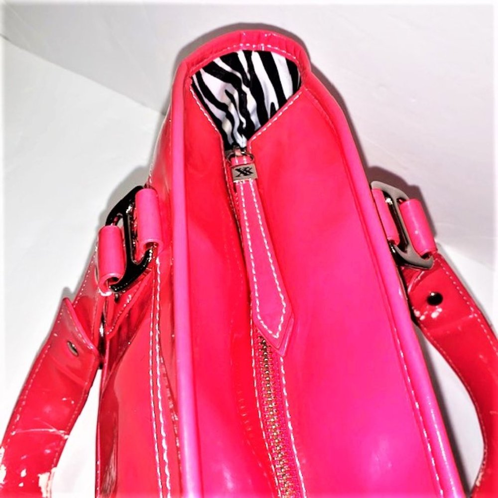 🎖️SOLD🎖️- MAXX NY Patent Leather Hobo Bag - Picture 8 of 12